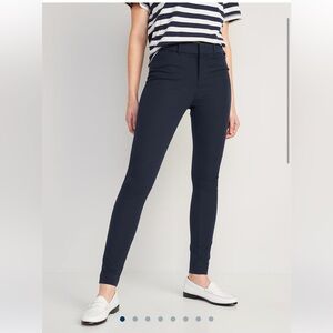 🆕 NWT 🆕- OLD NAVY - Navy Pixie Pant